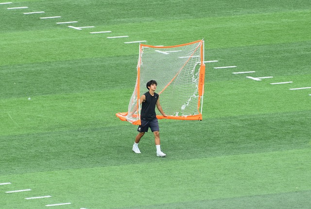 茨基对此却