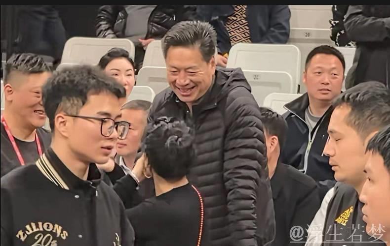 李春江晒观赛片段：以球迷身份领奖，重在参与