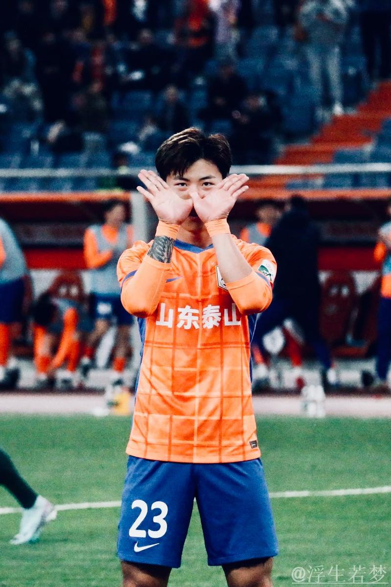 泰山队两位年轻球员加倍努力,谢文能展现无可挑剔的态度 泰山队两位年轻球员加倍努力,谢文能展现无可挑剔的态度