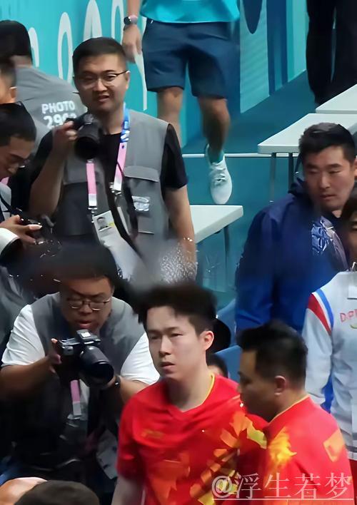 王楚钦神仙球！大勒布伦破防，一脚把球踢飞